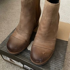 Sorel Joan of Artic booties. New with box.
